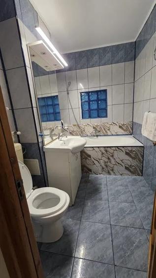 Apartament cu 4 camere decomandat în Casa de Cultură