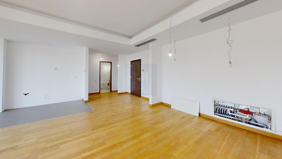Apartament cu 4 camere semidecomandat în Eminescu