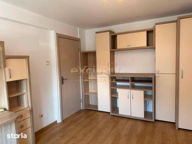 Apartament cu 3 camere decomandat în Est