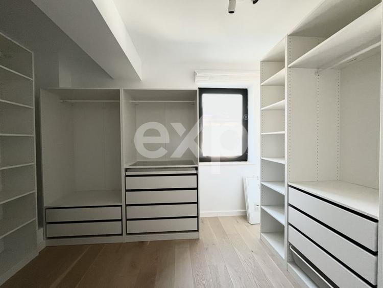 Casă individuală cu 9 camere cu Teren 400 Mp în Corbeanca