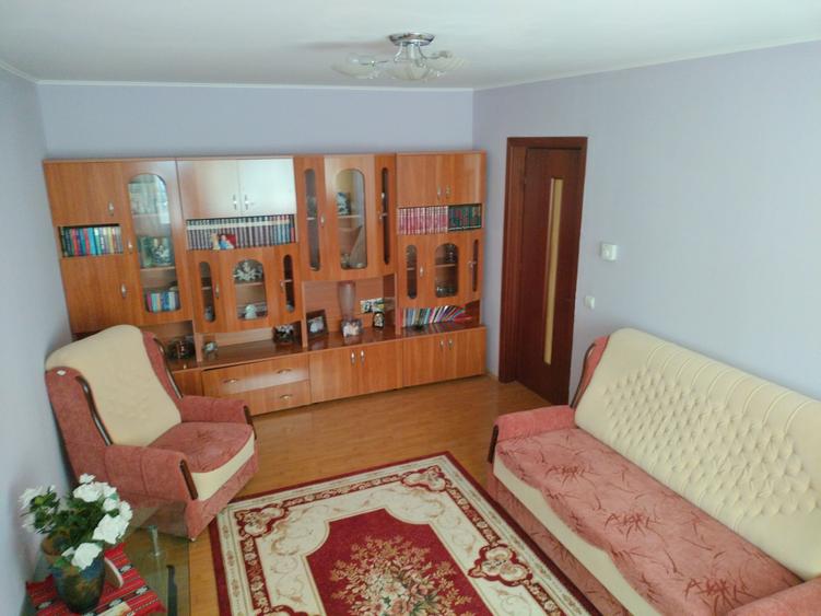 Apartament cu 3 camere decomandat în Drumul Taberei