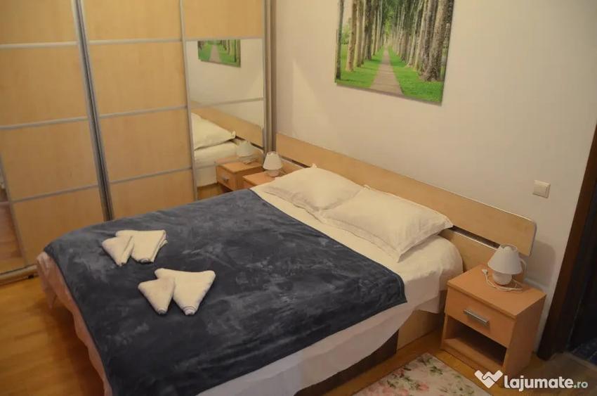 Casă cu 8 camere cu Teren 500 Mp în Central