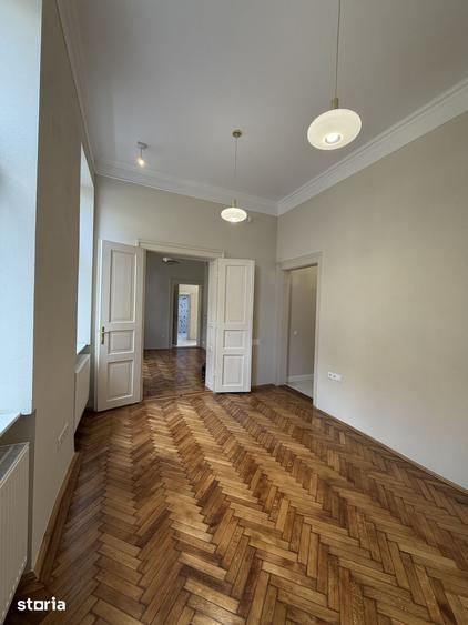Casă cu 3 camere cu Teren 300 Mp în Central