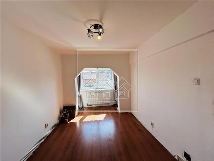 Apartament cu 2 camere decomandat în Ștrand