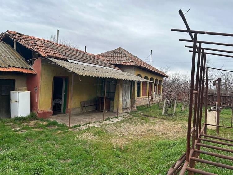 Casă cu 3 camere în Năsturelu