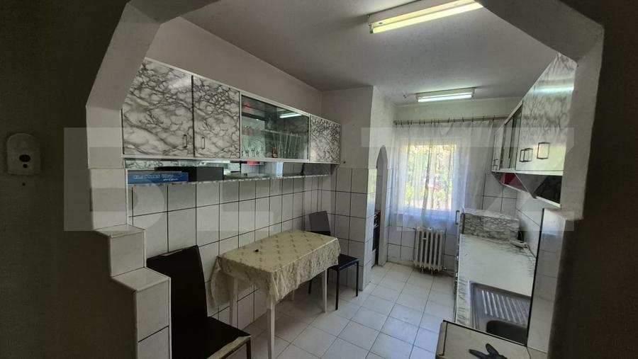 Apartament cu 4 camere semidecomandat, mobilat în Micro 17