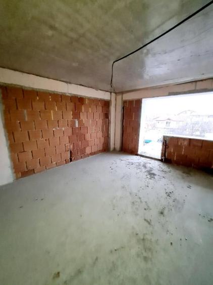 Apartament cu 3 camere decomandat în Andronache