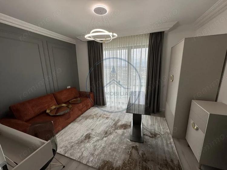 Apartament cu 4 camere decomandat în Central