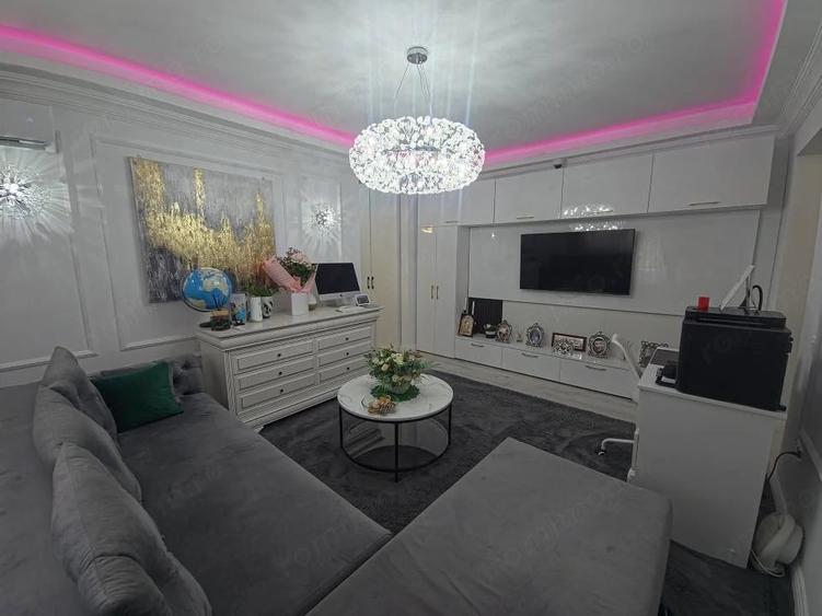 Apartament cu 4 camere semidecomandat în Tomis Nord