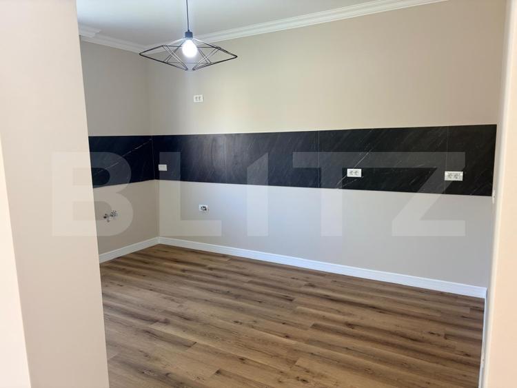 Casă individuală cu 5 camere cu Canalizare în Ronaț