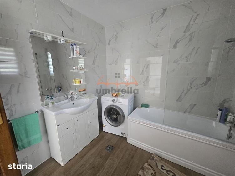 Casă cu 6 camere cu Teren 2424 Mp în Iclod