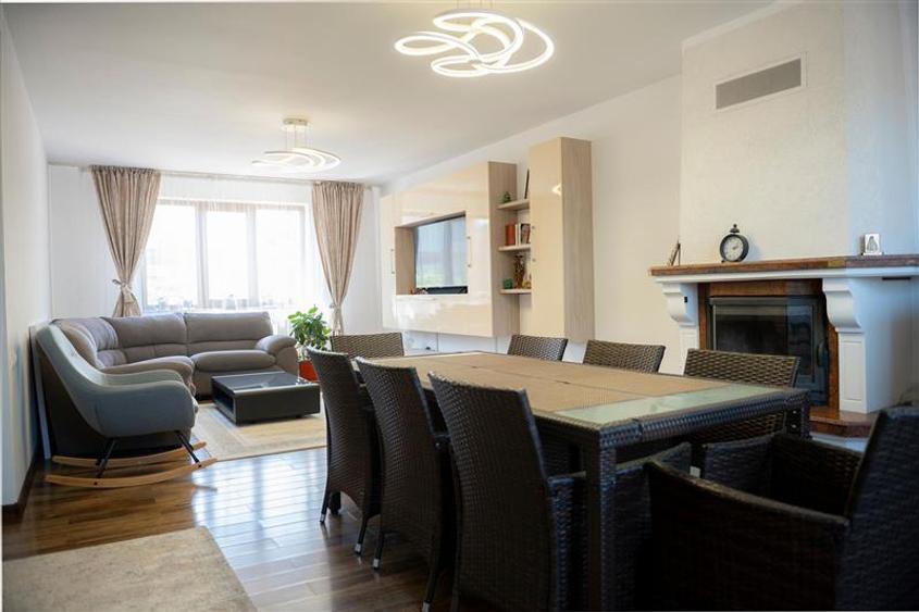 Casă individuală cu 8 camere cu Teren 555 Mp în Lazu