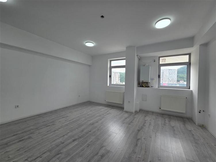 Apartament 2 camere Centrul Civic pretabil birouri - 17