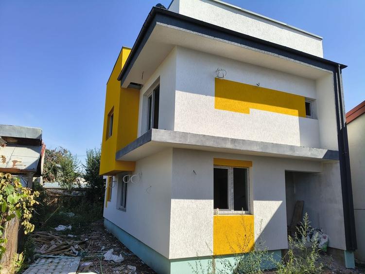 Casă individuală cu 5 camere cu Canalizare în Central