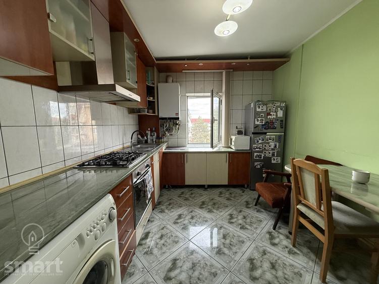 Apartament cu 3 camere decomandat, mobilat în Zorilor