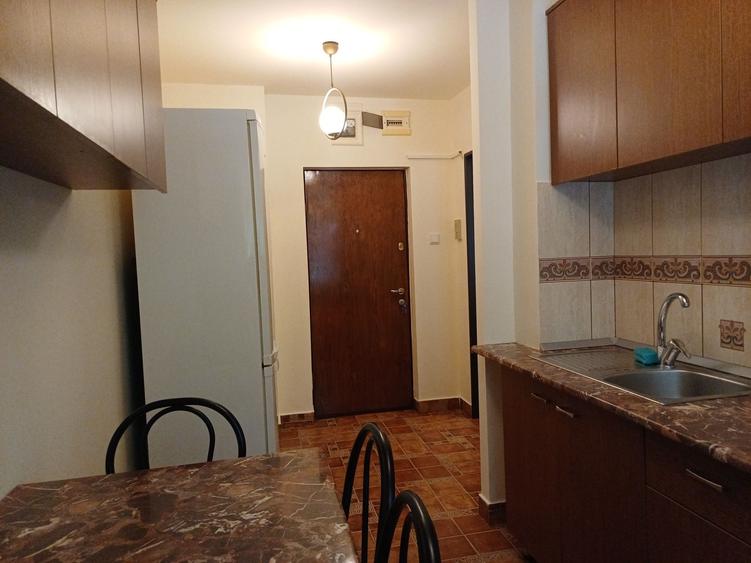 Apartament cu 2 camere semidecomandat în Izvorani