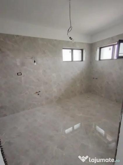Casă cu 7 camere cu Teren 456 Mp în Malu Mare