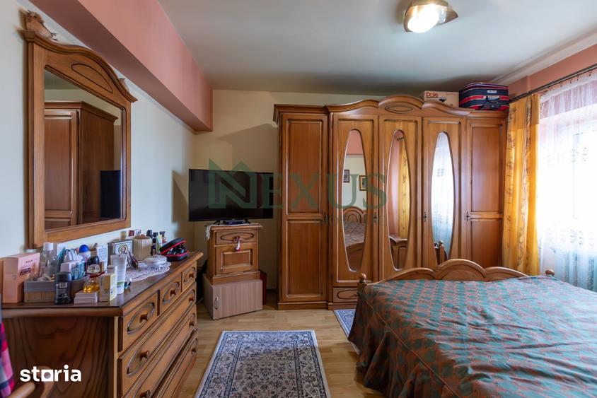 Apartament cu 3 camere decomandat în Cornișa