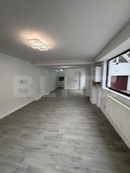 Spațiu comercial, de 49 mp, în Periferie