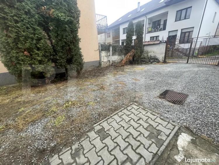 Apartament cu 4 camere semidecomandat în Central