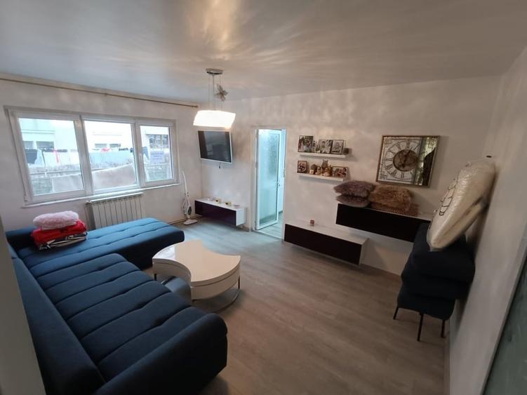 Apartament cu 3 camere semidecomandat în Nord