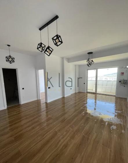 Apartament cu 2 camere semidecomandat în Florești