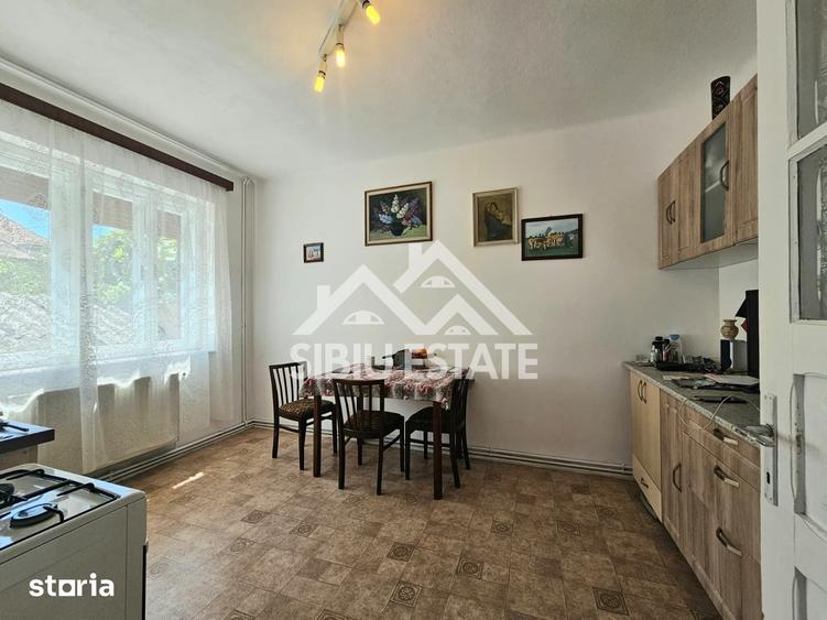 Casă cu 5 camere cu Teren 198 Mp în Central
