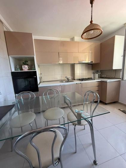 Apartament cu 3 camere în Lipovei