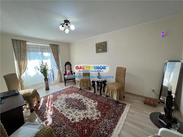 Casă cu 5 camere cu Garaj în Central