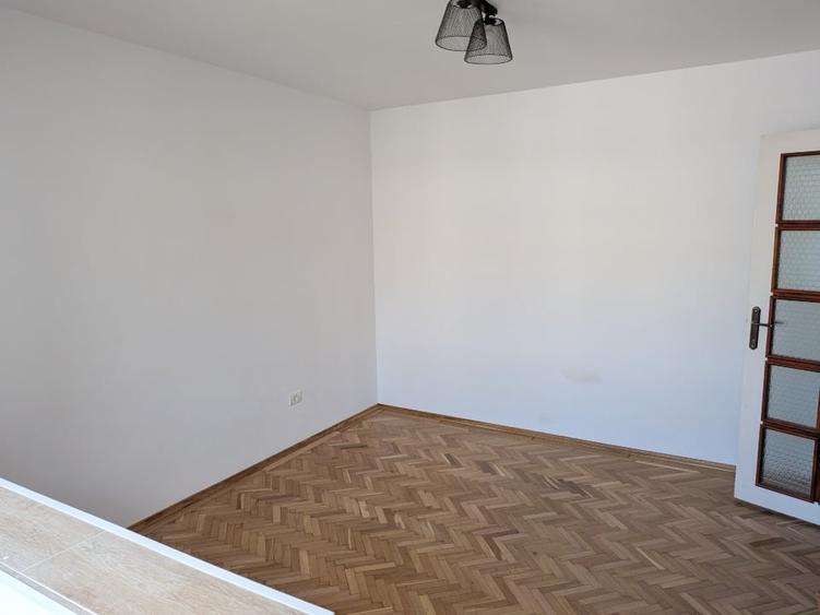 Apartament cu 3 camere semidecomandat, mobilat în Take Ionescu