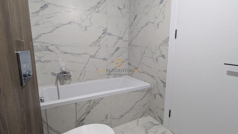 Apartament cu 3 camere semidecomandat în Berceni