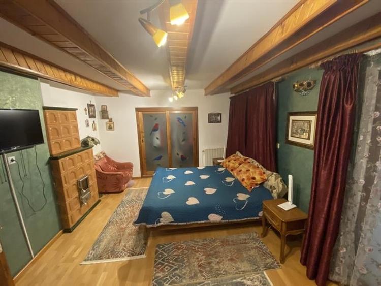 Casă individuală cu 4 camere cu Teren 760 Mp în Tache