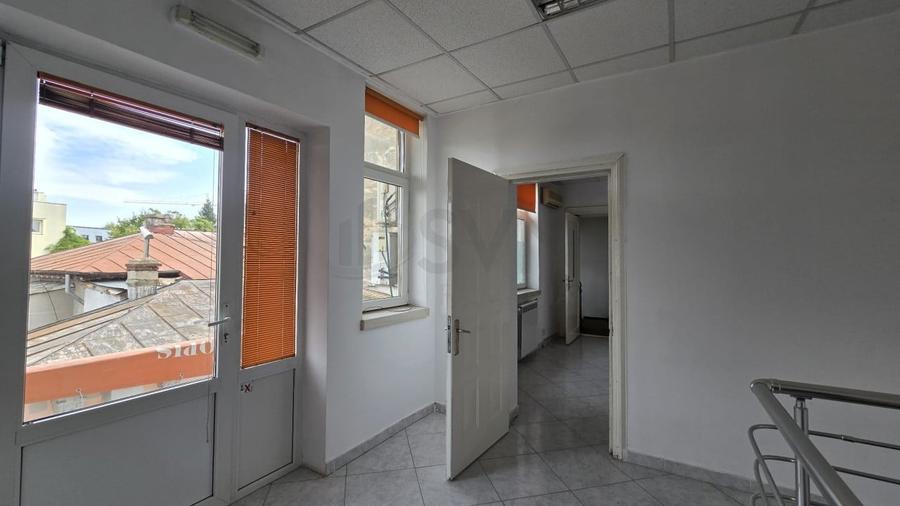 Casă individuală cu 7 camere cu Canalizare în Moșilor