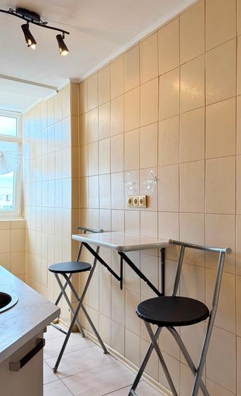Apartament cu 3 camere semidecomandat în Drumul Taberei