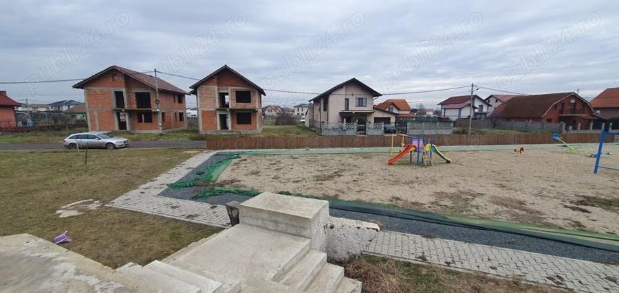 Casă cu 5 camere în Săcălaz