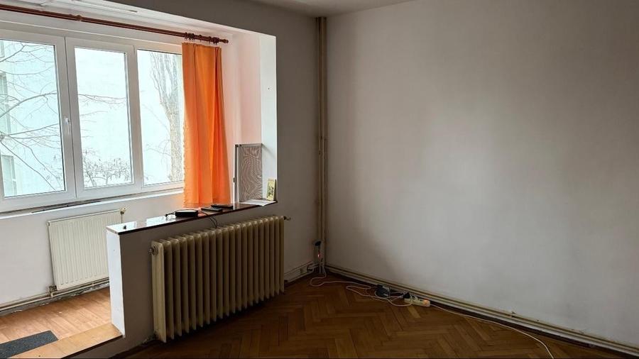 Apartament cu 3 camere decomandat în Titan