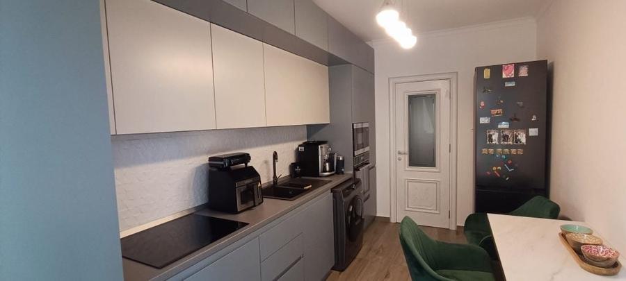 Apartament cu 3 camere decomandat în Berceni