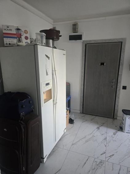 Apartament cu 3 camere decomandat în Titan