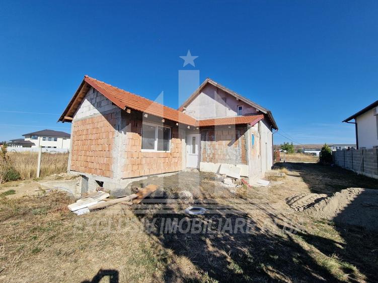 Casă individuală cu 3 camere cu Canalizare în Sud