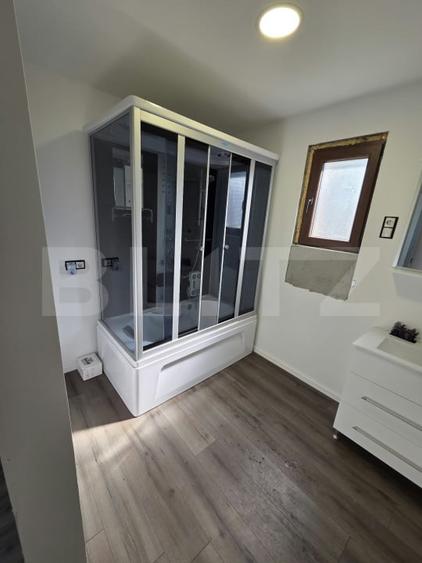 Casă individuală cu 5 camere cu Canalizare în Romita