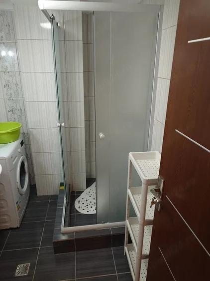 Garsonieră decomandată în Titan