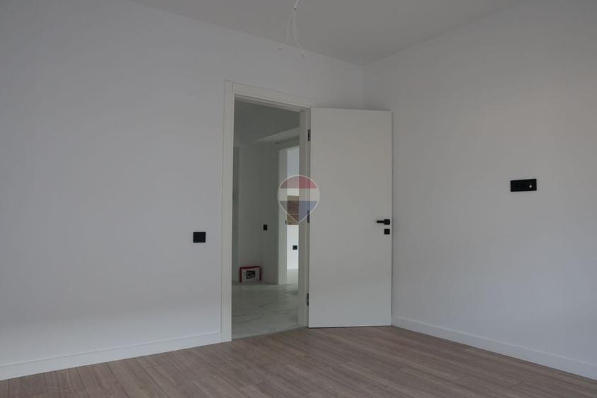 Apartament cu 3 camere decomandat în Theodor Pallady