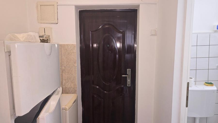 Vand garsoniera in Deva, zona Progresul, parter, bloc de caramida de 3 etaje, - 4