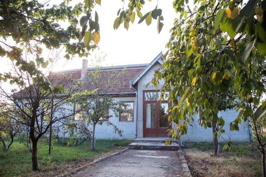 Casă individuală cu 6 camere cu Teren 11800 Mp în Șimand