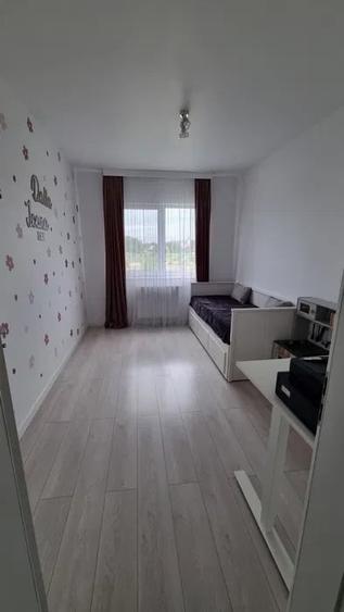 Apartament cu 3 camere semidecomandat, mobilat în Florești