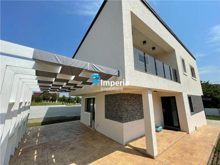 Casă individuală cu 4 camere cu Canalizare în Rediu
