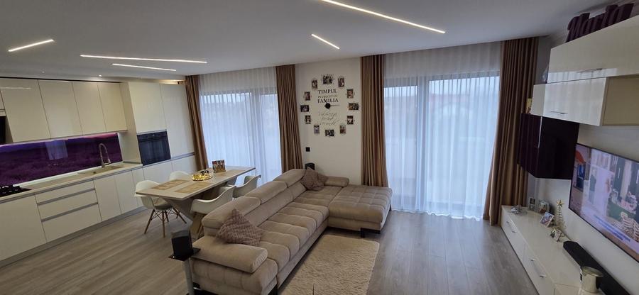 Apartament cu 3 camere decomandat în Românești