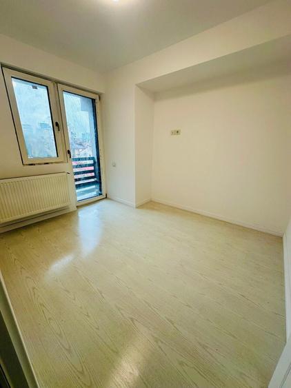 Apartament cu 4 camere semidecomandat în Cișmigiu