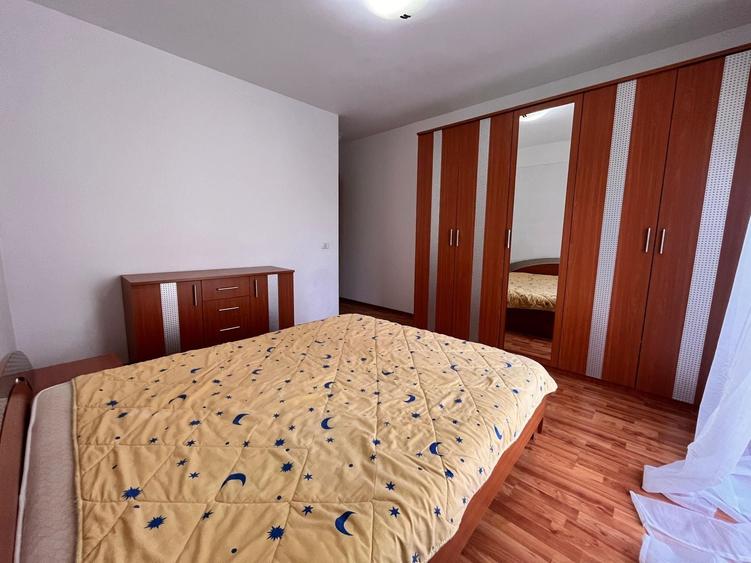 Apartament cu 3 camere decomandat, mobilat în Aradului