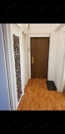 Apartament cu 3 camere decomandat în Calea București